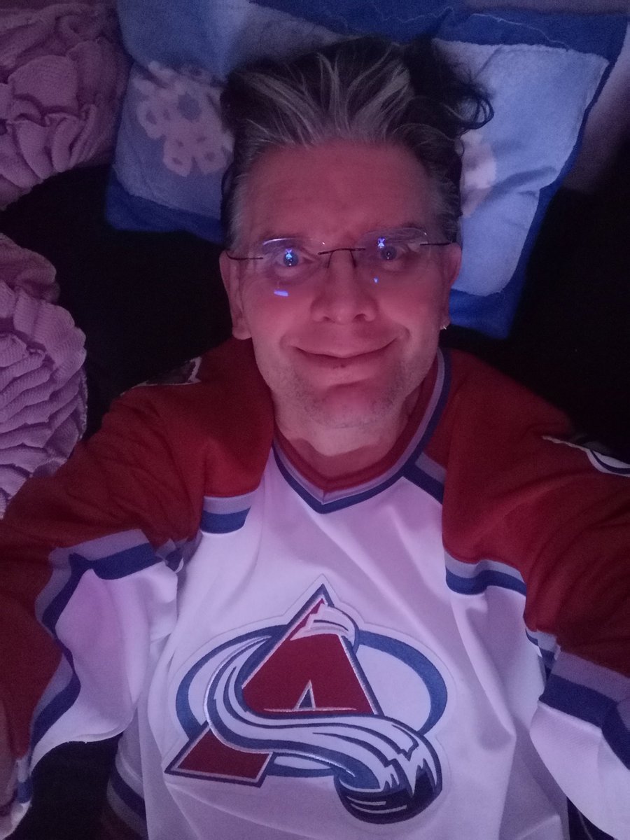 JuhaTenhonen's tweet photo. #sohvaperunointia @Avalanche #GoAvsGo @NHLBlackhawks #blackhawks #CHICOL #NHL @ViaplayUrheilu https://t.co/WB9NrGcRdi