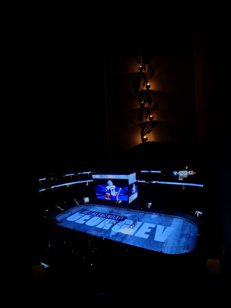JuhaTenhonen's tweet photo. #sohvaperunointia @Avalanche #GoAvsGo @NHLBlackhawks #blackhawks #CHICOL #NHL @ViaplayUrheilu https://t.co/WB9NrGcRdi