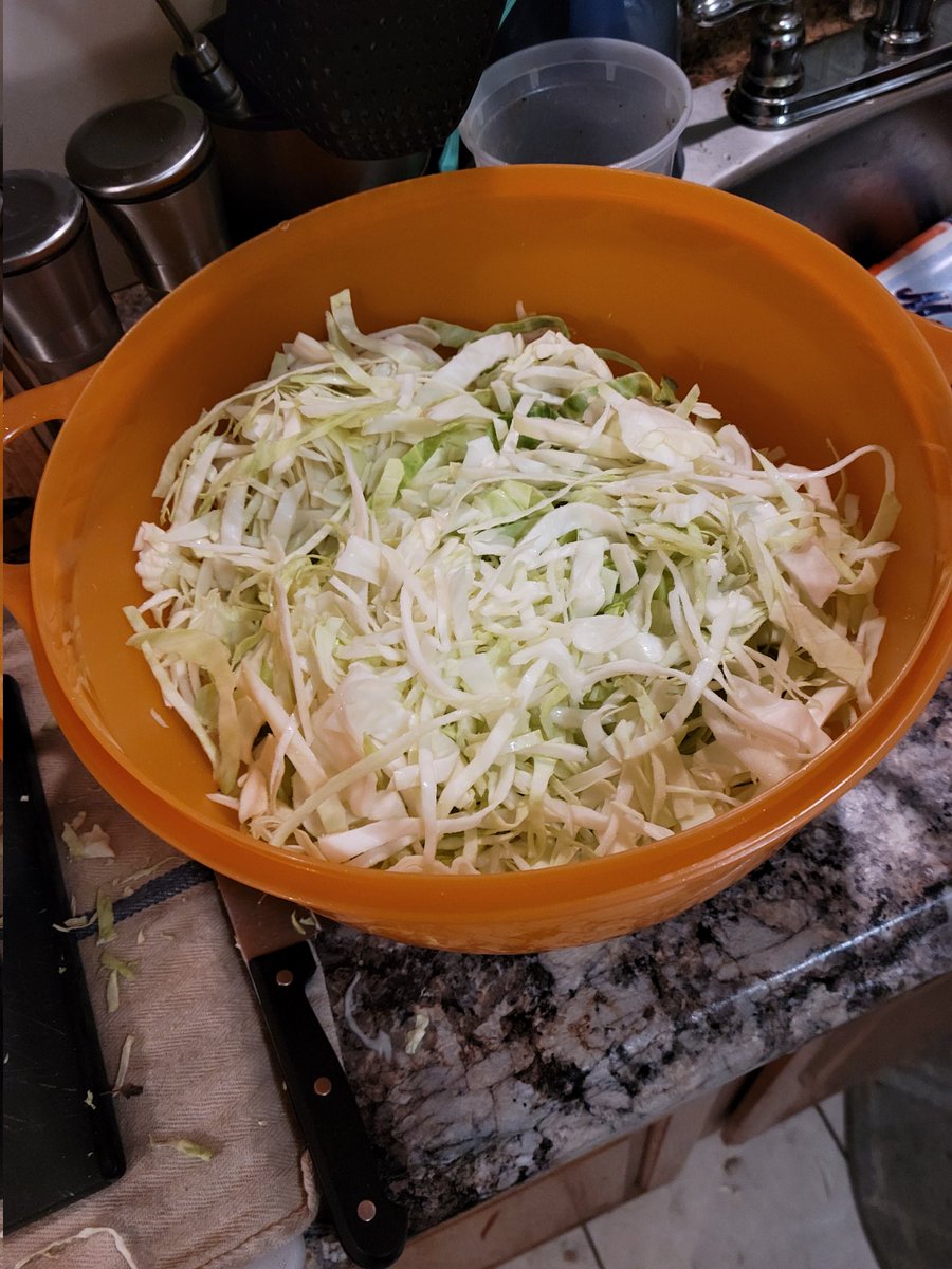 hellgaskitchen's tweet photo. Serrano + habanero = Serrabanero!

Peppery blend for the spicy kraut!
#hellgaskitchen #sauerkraut https://t.co/Ya39xqaSAV