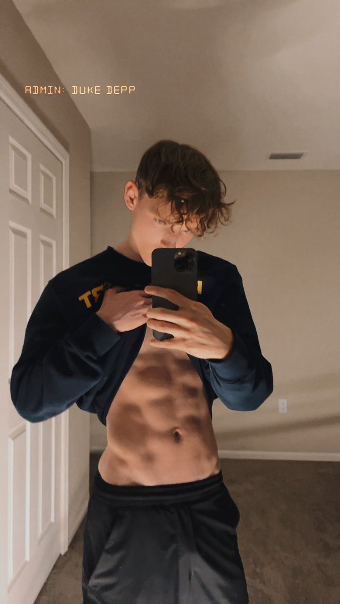 WonkaTiktok's tweet photo. posting these here cuz i know twitter will appreciate them 😈 https://t.co/H4kVZ1dBV9