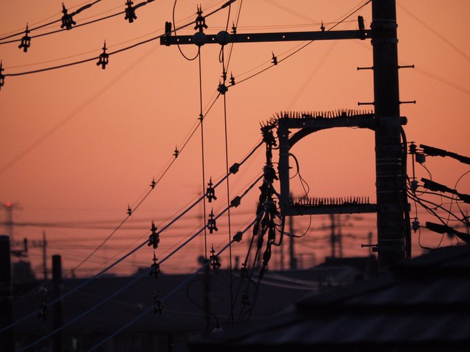 夕暮れ電線。 