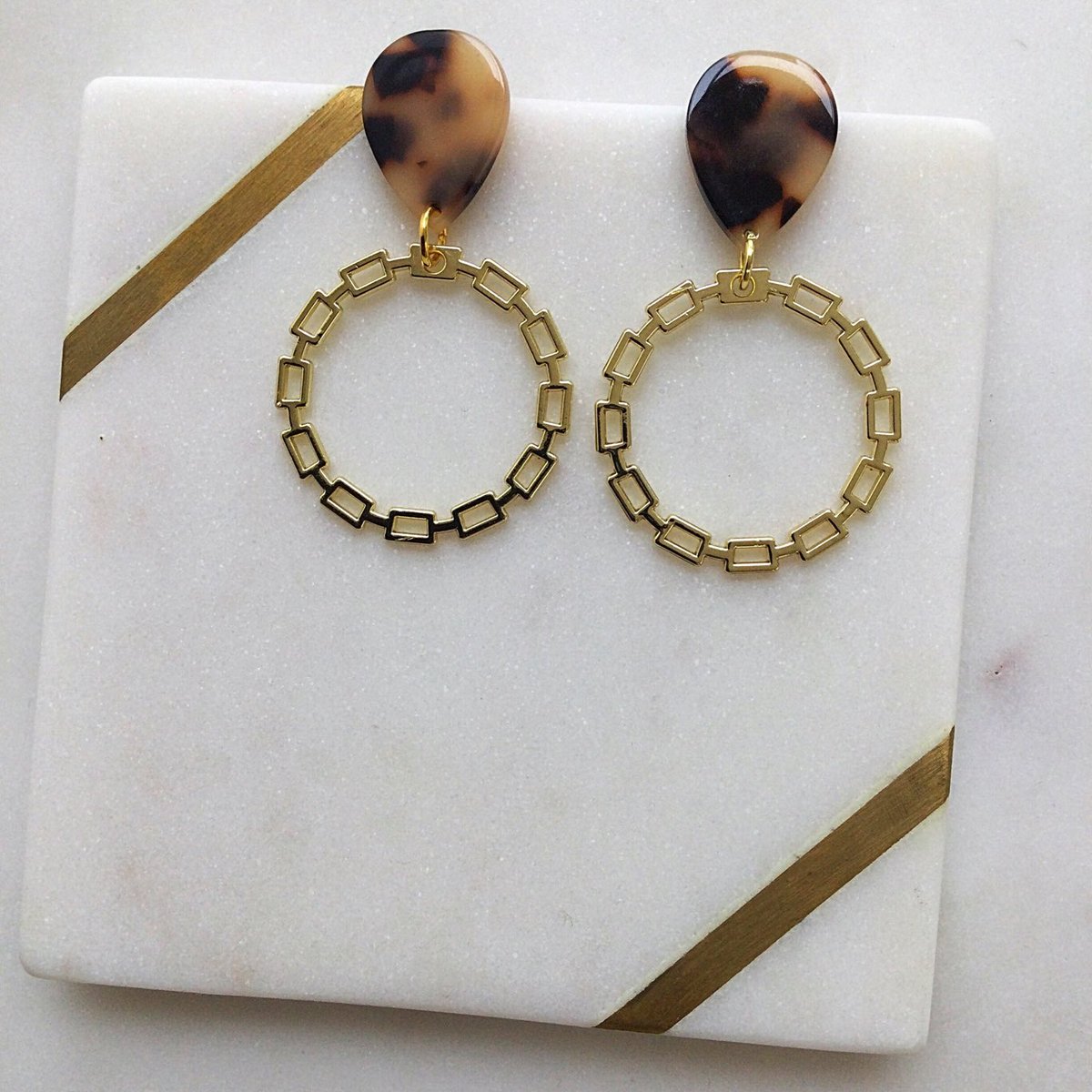 Excited to share this item from my #etsy shop: Tortoise Stud Gold Circle Hoop Fashion Dangle Statement Earrings - Handmade - Gold Earrings - Geometric Earrings - Other Colours etsy.me/3JTSLGY
#earrings #handmade #etsy #etsyshop #circleearrings #gold