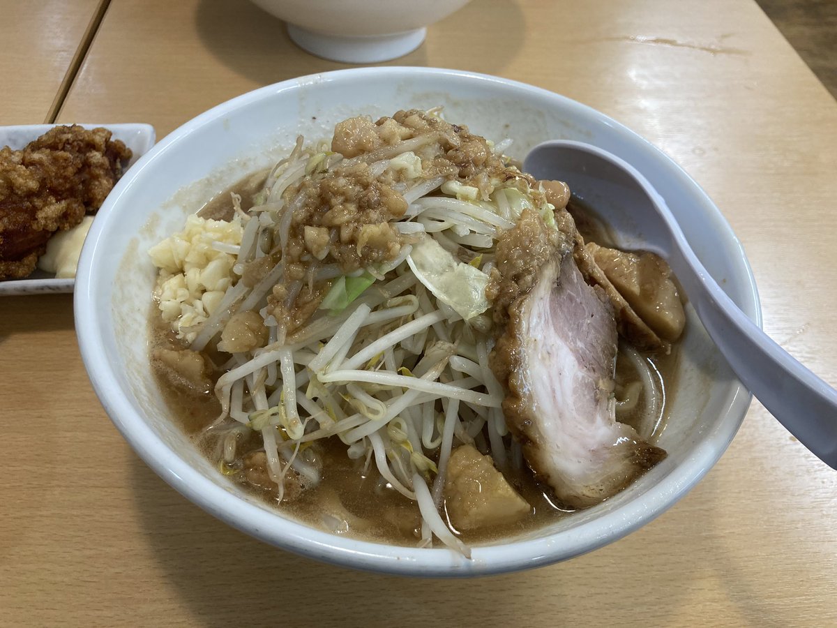 dungeonmeshi5's tweet image. 宮二郎　深谷
ど豚骨ラーメン＋唐揚げライスセット
移転してからは初になります。
唐揚げは頼むのは初ですが大きくて美味しい。
ラーメンは安定して美味いです。
駐車場も広くていいですね。
ご馳走様でした。