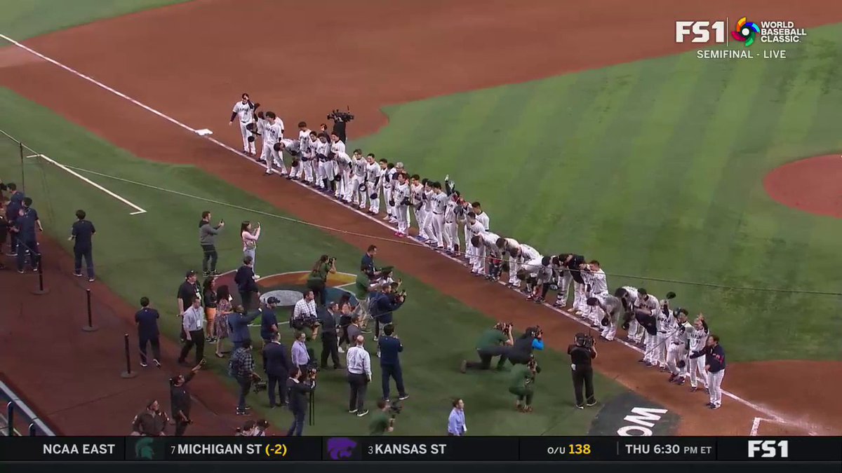 FOX Sports MLB on Twitter "Nothing but respect 🇯🇵 Team Japan bows to
