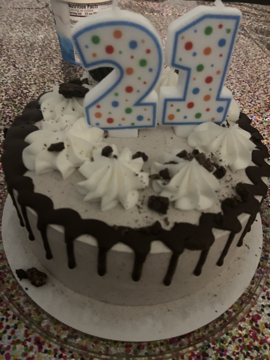 hazelalvarado23's tweet image. Going out with a bang for the final tweet, today's the first day of spring and it's my birthday! 🌼🎂🎈Turned 21 and had so many sweets this week haha. Great birthday and so many lovely people I have in my life. Smiled so much today! #AdPRDogs