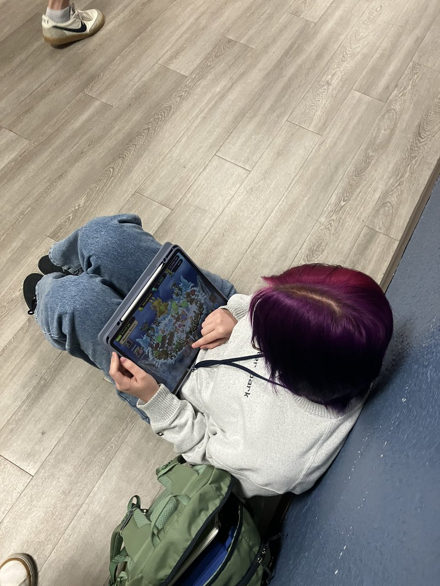 kickshinssylvia's tweet photo. got an ipad for my birthday and im officially feeling like @_BassProShop https://t.co/m5lBsBhQ0h