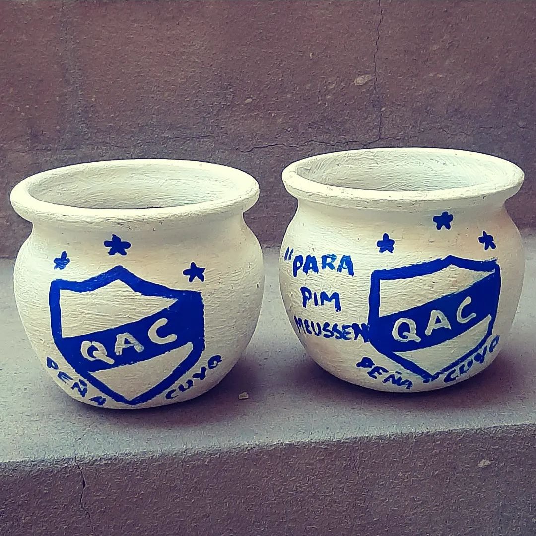 Emprender es un camino de ida, la dignidad se logra trabajando y un claro ejemplo es Mau Macetas!!!

Lo pueden seguir en Instagram y obvio que comprarle macetas, cascadas, platos, etc!!!

Yo ya le compré unas macetas de <a href="/qacoficial/">Quilmes A.C.</a>!!!

#Emprender #Mendoza

instagram.com/mau.macetas?ig…