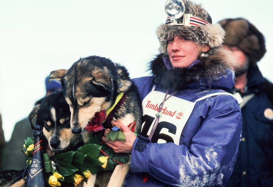 TammiMinoski's tweet photo. #OTD 1985: Wisconsin native #LibbyRiddles became the first woman to win the 1,135-mile #Iditarod Trail Sled Dog Race, across the Alaskan frozen wilderness. #SportsHistory #WomensHistoryMonth https://t.co/d5qBZco8Ns