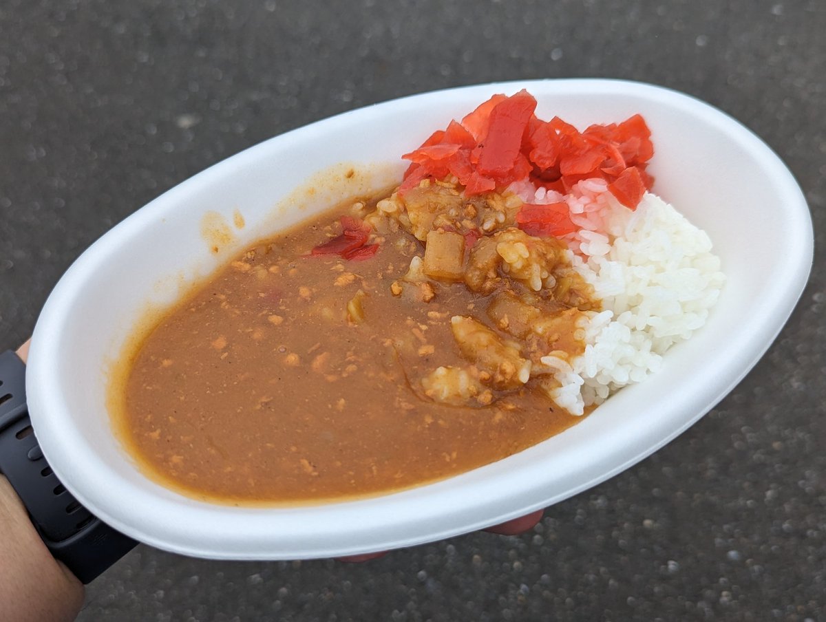 NakabuPrj's tweet photo. KUKULUホテル駐車場で木更津UFOこども食堂 小学生以下10円カレーやってます🍛

「こども食堂」ですが、大人もOK！（大人は200円）

まだまだたくさんあるので、食べに行ってみてはどうですか？

14:30まで🕝 https://t.co/sfln9e8wk5