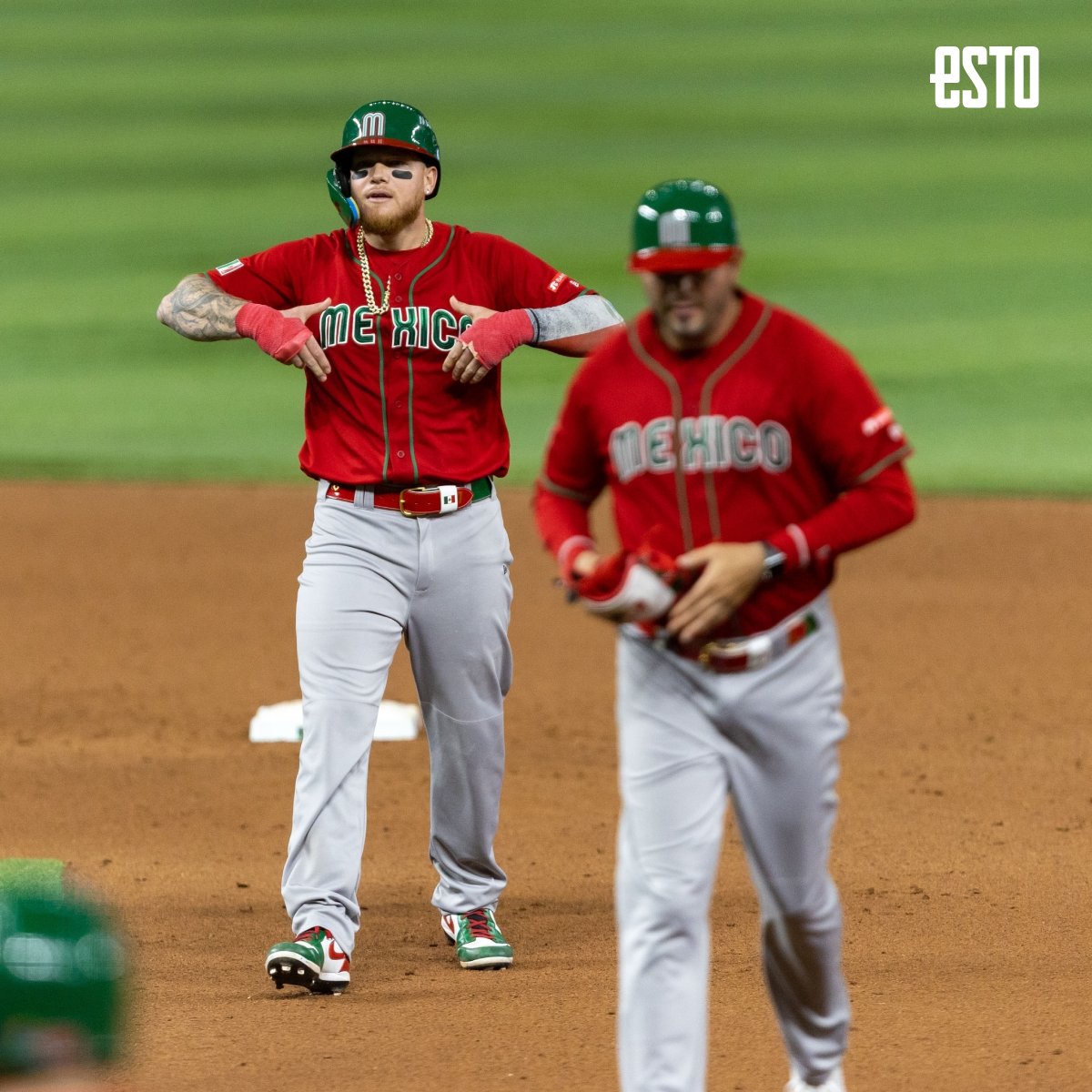estoenlinea's tweet photo. Sólo pasábamos por aquí a darles gracias por hacernos soñar nuevamente y regalarnos partidos que quedarán siempre en nuestros corazones ❤️🇲🇽

¡Viva México! #WorldBaseballClassic 

👉🏻 https://t.co/I3UgPPlkbn https://t.co/milsd0qFZJ