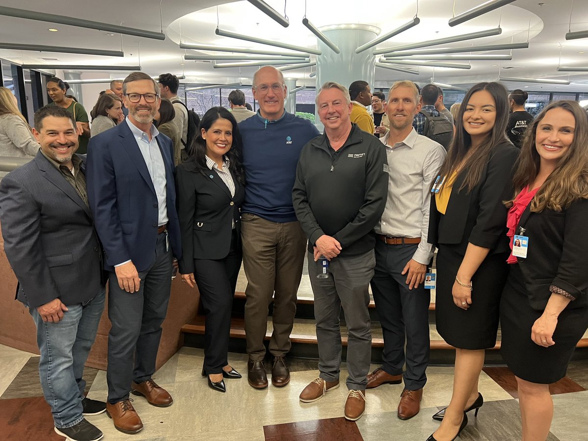 LupitaSCornejo's tweet photo. Great day with our @ATT Leadership Team. We connect people to greater possibility. Connectivity is at our core #ATTFiber #5G #Broadband 
#LifeatATT @LifeAtATT @FirstNet 

📸 1: @EdWGillespie  w  @ATTPolicyCA LA Region 
📸 2: CEO &amp; His Leadership Team 📸 3 E&amp;LA LA
📸 4: #FirstNet https://t.co/HFonFDpoCZ