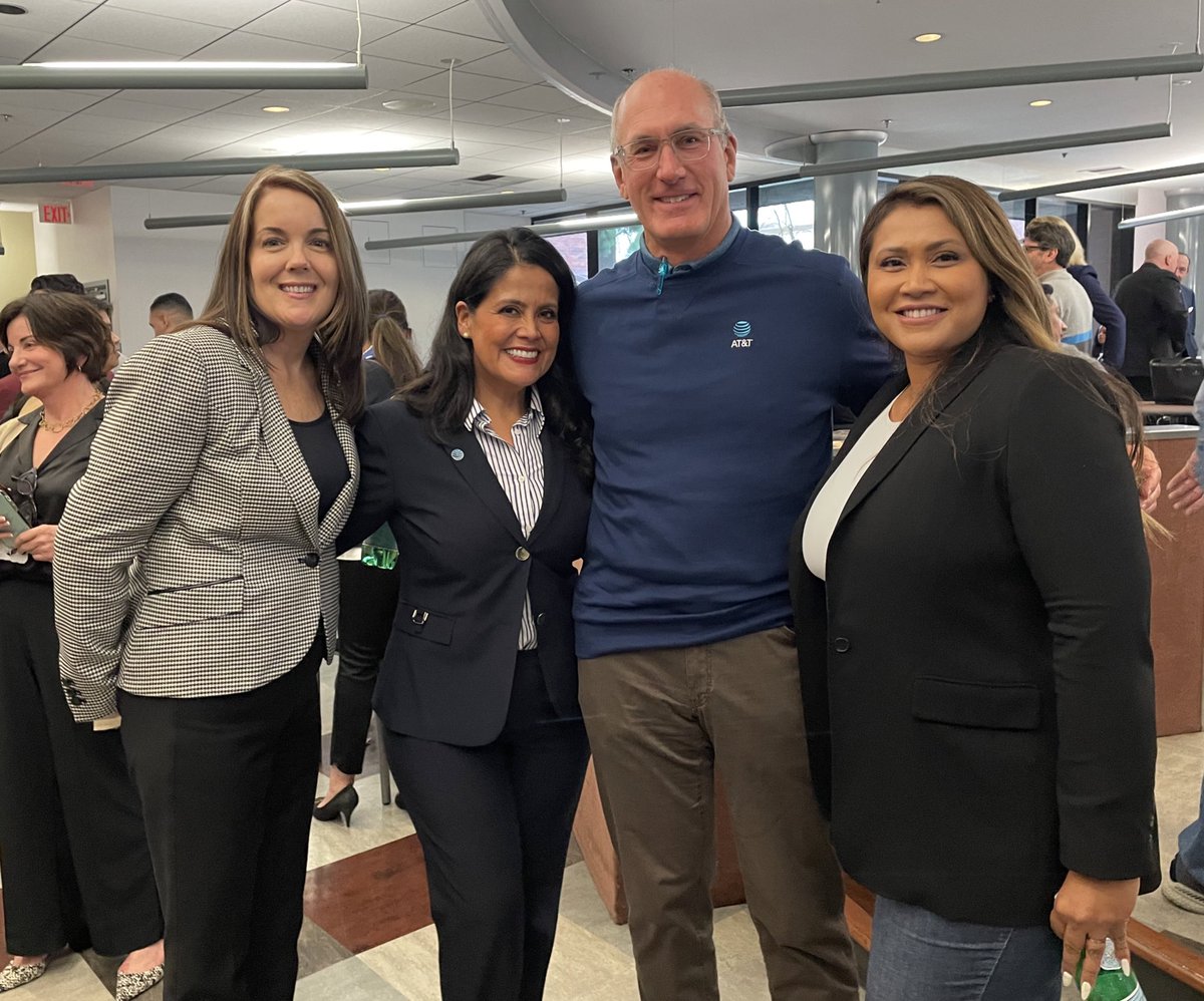 LupitaSCornejo's tweet photo. Great day with our @ATT Leadership Team. We connect people to greater possibility. Connectivity is at our core #ATTFiber #5G #Broadband 
#LifeatATT @LifeAtATT @FirstNet 

📸 1: @EdWGillespie  w  @ATTPolicyCA LA Region 
📸 2: CEO &amp; His Leadership Team 📸 3 E&amp;LA LA
📸 4: #FirstNet https://t.co/HFonFDpoCZ