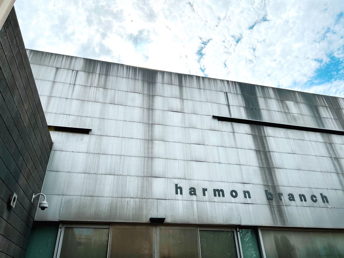 PhxLibrary's tweet photo. The weather is great! 🌼 Why not discover a different #PhoenixPublicLibrary location? Explore the unique, award-winning architecture of our library buildings, including this south Phoenix location.  Check it out. Visit us! https://t.co/EqSvZJ6I4m #JustReadPPL #HarmonLibrary #PHX https://t.co/fBcHbkWT7z