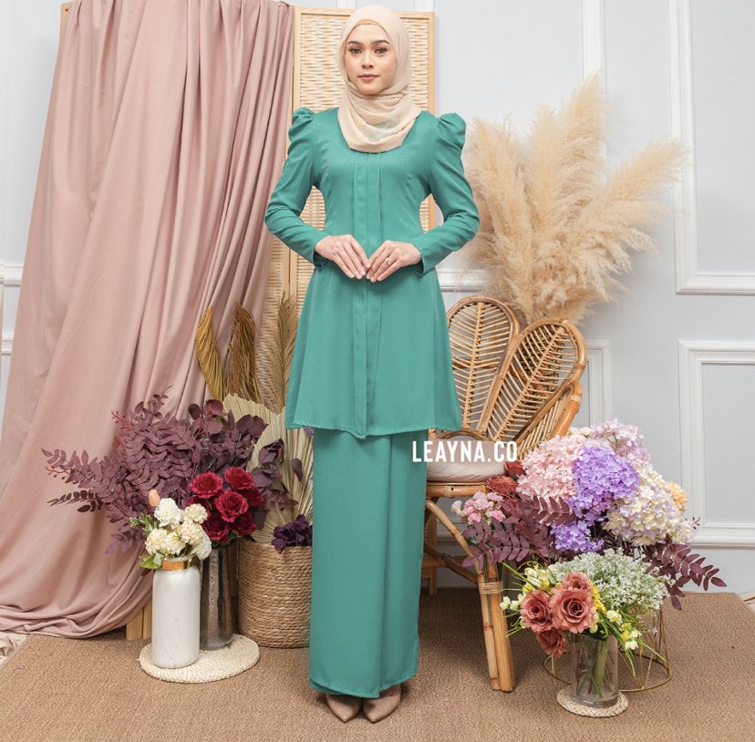 Mengshopeee's tweet photo. Just tried the BAJU KEBAYA MUSLIMAH and I'm in love! The puff sleeves and nursing-friendly design make it stylish and functional. The material is so comfortable and the range of sizes means it's accessible for all.Highly recommend #kebayamuslimah #fashionfinds #nursingfriendly https://t.co/KF8VfBPKlJ