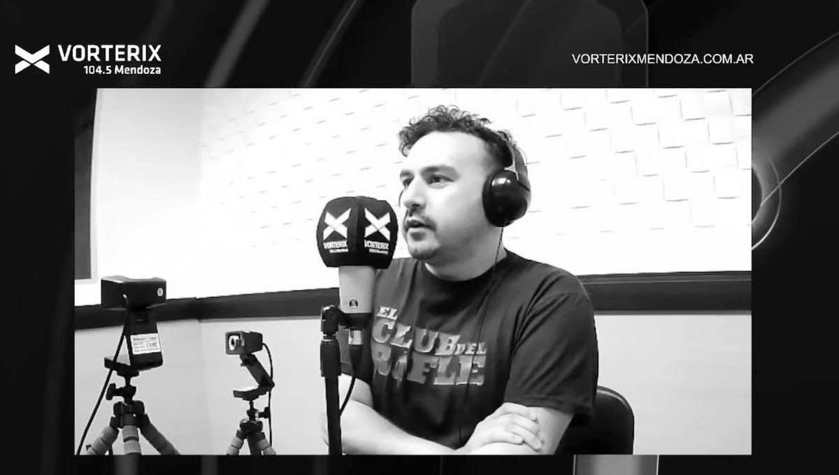 HectorTamburi's tweet photo. Hoy hice una entrevista para Vorterix Mendoza Tomémonos un tiempo 

https://t.co/hIlGVNO03V #onlinestreaming #youtube #newmusic #HereWeGo #single #online #NewMusicAlert #NewMusicFriday #NewMusic2023 #music #Producer #beatmaker #musician #vorterix #radio #onlineradio #ekhtronic https://t.co/rWRg3jvwmk
