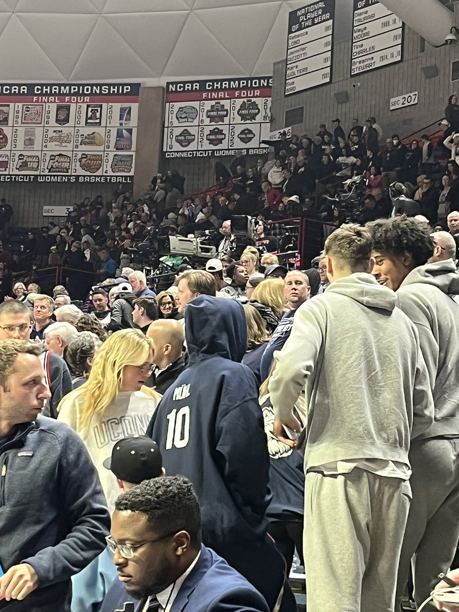 Nahiem Alleyne sporting the Nika Muhl NIL Merch🔥