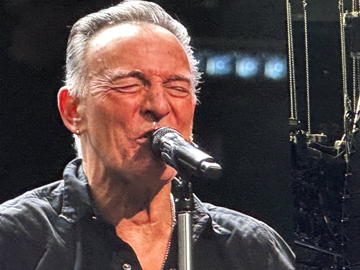 Judy Burke (@judymburke) on Twitter photo .<a href="/springsteen/">Bruce Springsteen</a> your humanity shines through. You make the rest of us mere mortals want to be better, do better. You give 100%. You rocked #Boston tonight. #theboss came & he conquered. #gratefulfan .<a href="/springsteen/">Bruce Springsteen</a> your humanity shines through. You make the rest of us mere mortals want to be better, do better. You give 100%. You rocked #Boston tonight. #theboss came & he conquered. #gratefulfan