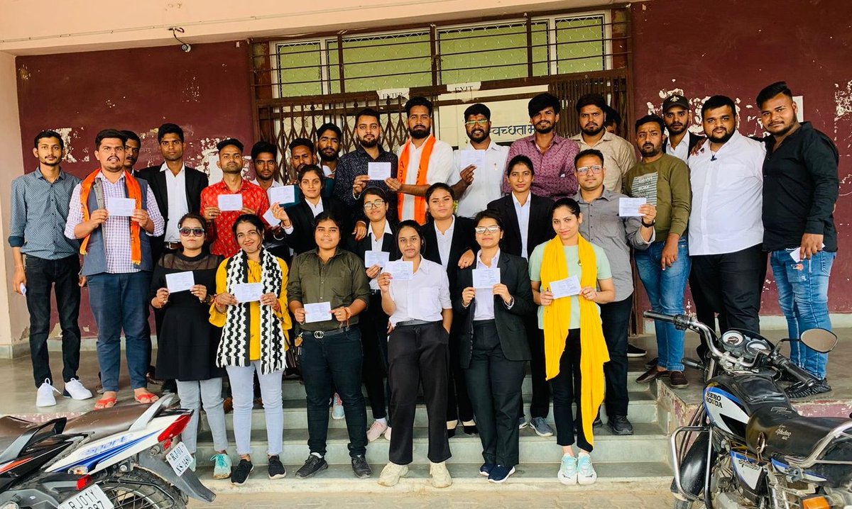 Advocate22Raj's tweet photo. 20 рдорд╛рд░реНрдЪ рдХреЛ #GLCA рдореЗ @ABVPVoice рдХреЗ рдХрд╛рд░реНрдпрдХрд░реНрддрд╛рдУ рдиреЗ #рднрд╛рд░рддреАрдп_рдирд╡рд╡рд░реНрд╖ #рд╡рд┐рдХреНрд░рдо_рд╕рдВрд╡рдд_2080 рдХреЗ рдордВрдЧрд▓рдХрд╛рдордирд╛ рдкрддреНрд░рдХ рдмрд╛рдВрдЯреЗред
рднрд╛рд░рддреАрдп рдирд╡рд╡рд░реНрд╖ рдХреЗ #рдорд╣рддреНрд╡ рдХреЗ рдмрд╛рд░реЗ рдореЗ рднреА рдмрддрд╛рдпрд╛ред
@ABVPRaj @abvpchittor
@iAjayThakur @harish_sharma1 @AshuramDukiya https://t.co/rkifWgQJS4
