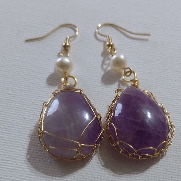 Amethyst wrapped with copper wire and glass pearl earrings, earwires are nickel and lead free. Classy looking earrings for that big night out or for lovers of purple

etsy.com/listing/142902…

#amethystearrings #amethyst #amethystjewelry #amethystcrystal #amethystcluster #mhhsbd