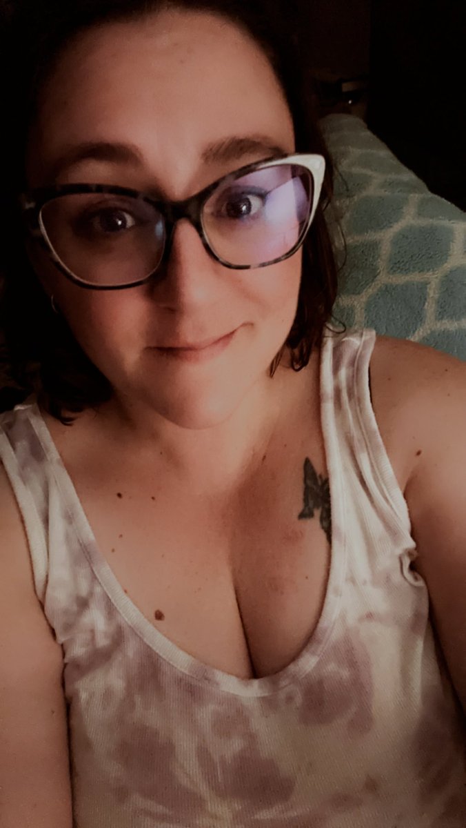 PinkAngelMystic's tweet photo. Goodnight. I’m exhausted after a very long Monday. And my headache is back. https://t.co/L9XoJL73uG
