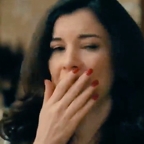 Selami ¿Qué le pasa a mi hija?
 
Ella tenía una hemorragia interna...

Ay... qué mal

DAMALI PAGO DE SANGRE #Cukur