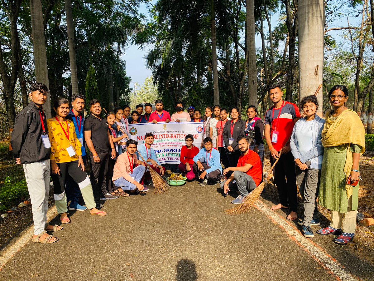 __anukriti2110's tweet photo. Day_3 
National integration camp
@nssggcuCG 
@chakrawalalok 
@askabir_ 
@snehathawait1 
@NSSRDBhopal 
@_NSSIndia 
@NssChhattisgarh 
@YASMinistry https://t.co/dtGARput1P