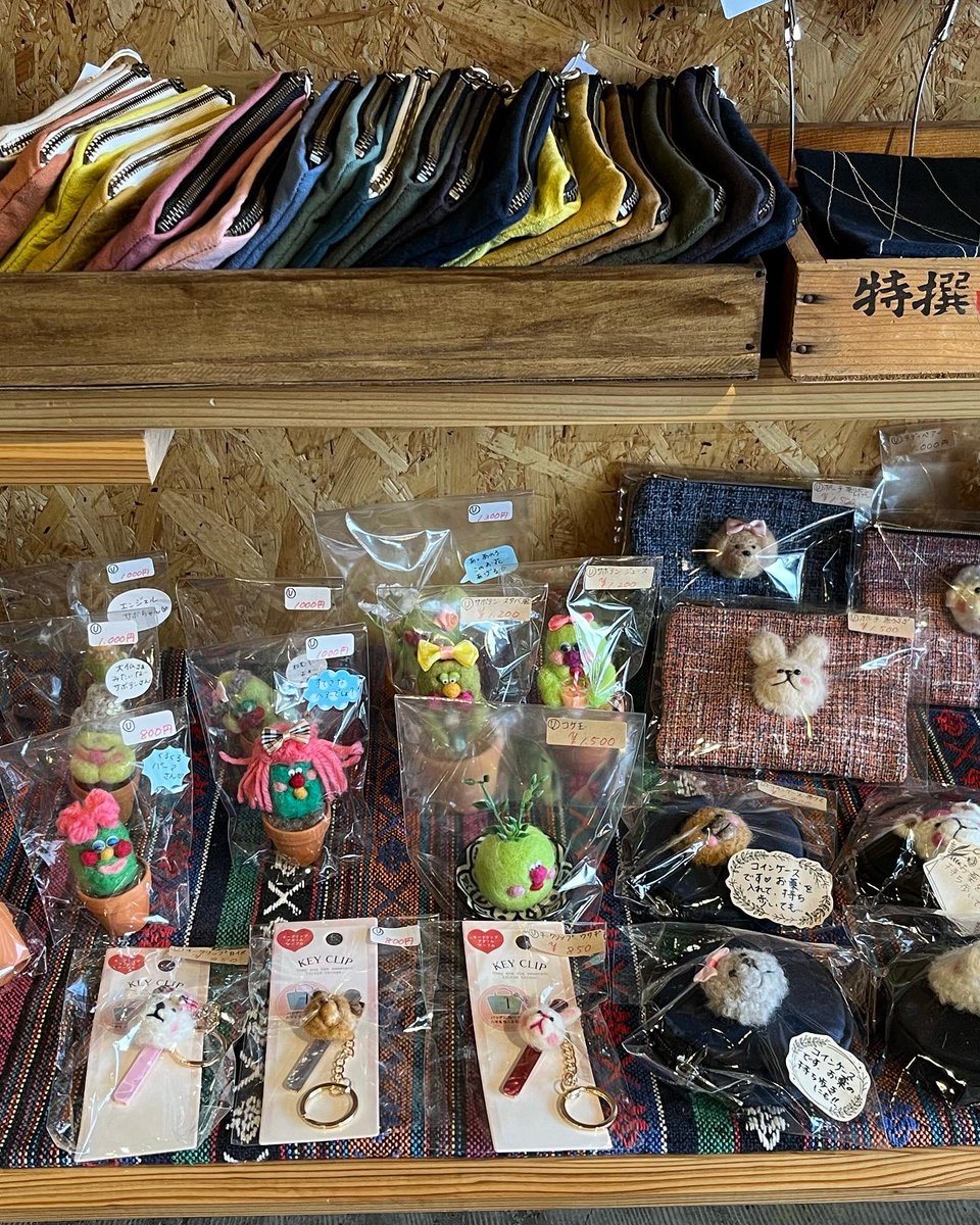 ogiogichiachan's tweet photo. 先日、上田市国分にある雑貨屋さん☺️
MAFISさんへ、納品へ行ってきました😊
また、更に新しい作家さんが増えていて...どれも素敵でした😍
納品に行った自分も、つい購入したくなってしまいました😅
 #上田市国分雑貨屋
 #MAFIS
 #雑貨屋 https://t.co/VXeALQLsvv