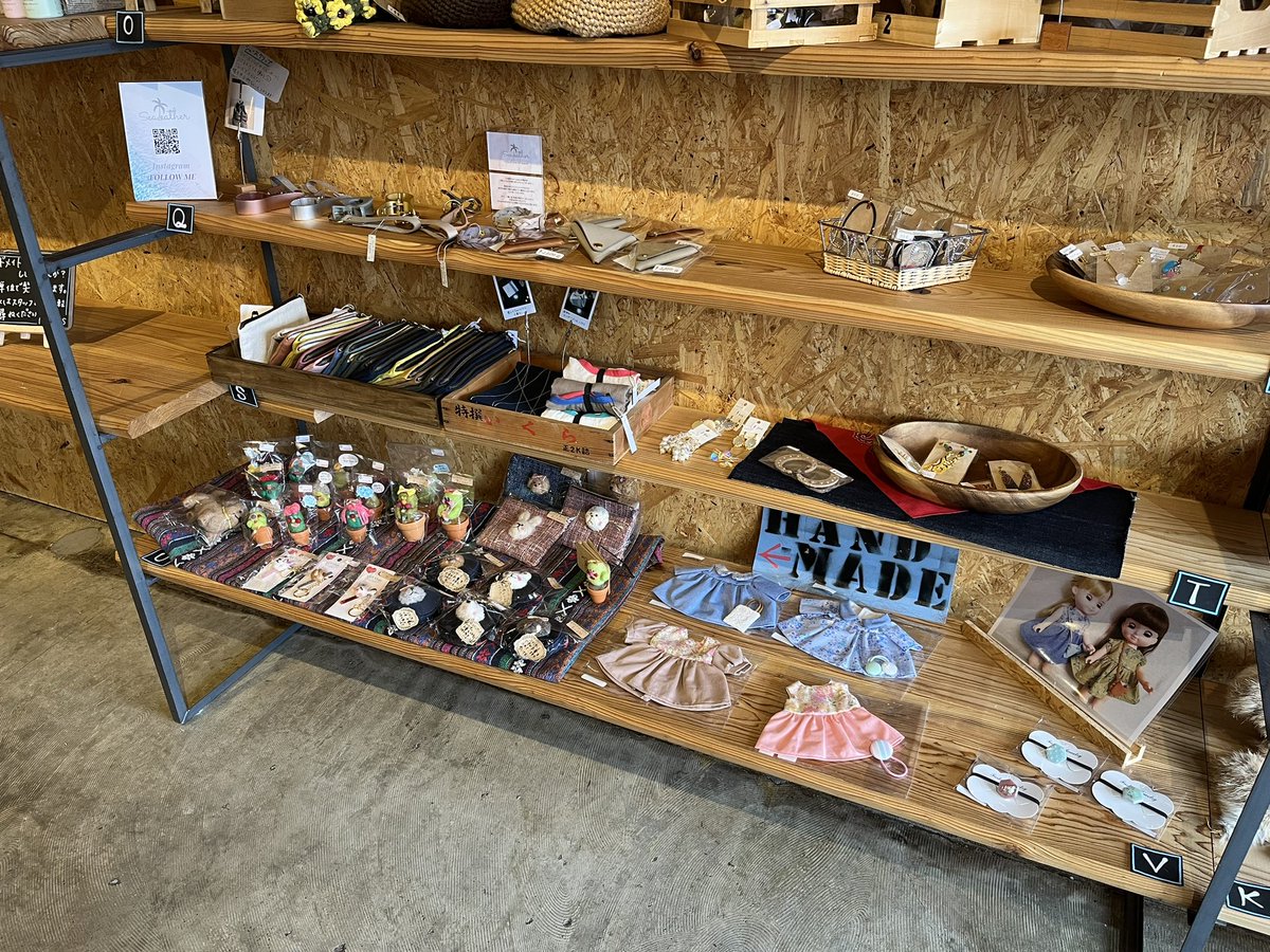 ogiogichiachan's tweet photo. 先日、上田市国分にある雑貨屋さん☺️
MAFISさんへ、納品へ行ってきました😊
また、更に新しい作家さんが増えていて...どれも素敵でした😍
納品に行った自分も、つい購入したくなってしまいました😅
 #上田市国分雑貨屋
 #MAFIS
 #雑貨屋 https://t.co/VXeALQLsvv