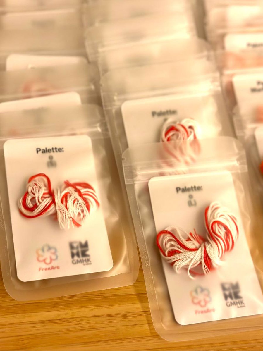 DAC4Academy's tweet image. what is @8DAO8DAO @frenart_io amazingly doing here?
#friendshipbracelets

@FOMOAsia @hkgdao_ @karmapocket @jivacore @mungauthentic @0xBFRuby

continuing the culture of friendship, real life and art by   
@ArtOnBlockchain @MacTuitui and whole @artblocks_io team