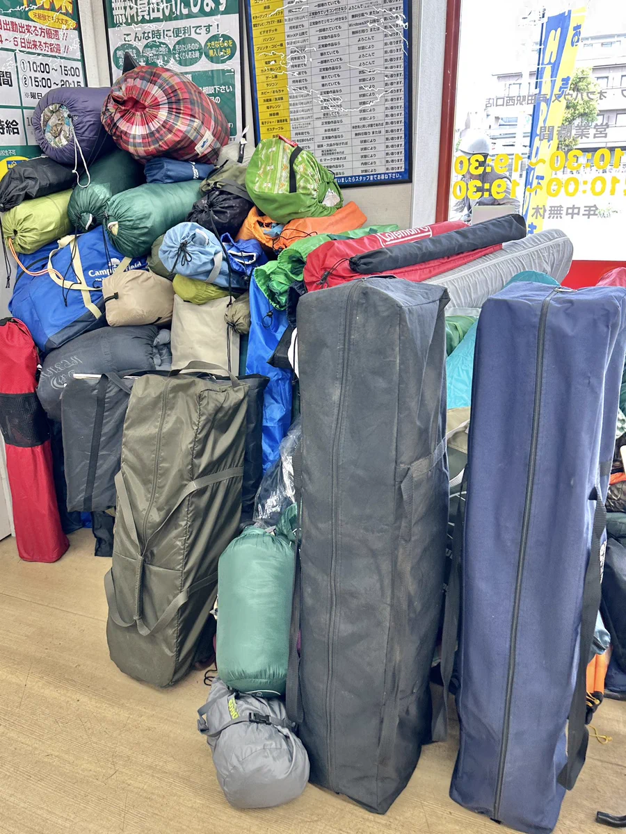 逆に買い時？巣篭もり需要が終わってキャンプ用品を売りにくる人が多いみたい。