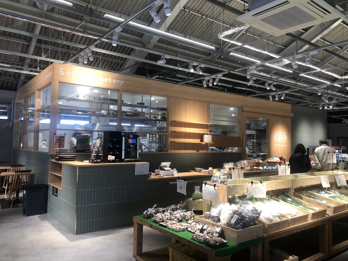 Wakappa0's tweet photo. 汐入のさとがリニューアルオープン！パン屋さんもあるよ！雨の日はゆっくりお買い物できておすすめなんだね〜 https://t.co/SgAZPggivZ