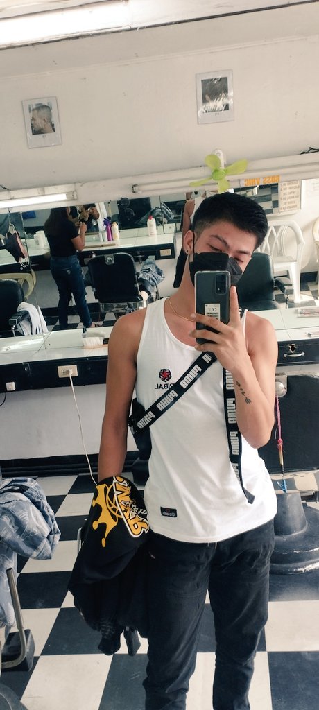 Dwight0126's tweet photo. Masahe ba?

23 year old
5'7 height 

Las pinas area!
DM for details https://t.co/x81TIoAlct