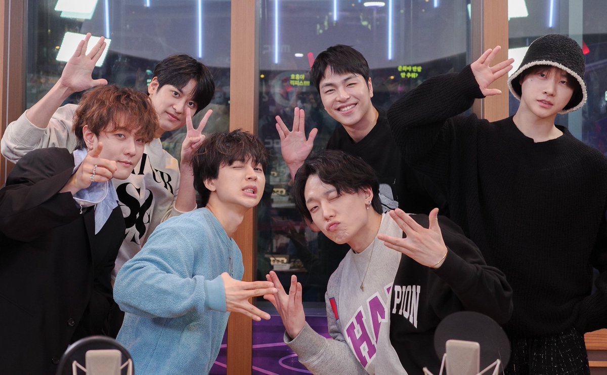 ตอนนั้นที่ประธาน 143 เค้าบอกว่าปีนี้ไอค่อนจะมีงานมากกว่าปีที่แล้ว เรานึกว่าเค้าโม้แต่เค้าพูดจริงทุกตัวอักษรเลยแม่ ยังไม่ทัน 3 เดือนเต็มค่อนมีงานมากกว่า 2 ปีรวมกันแล้ว ภูมิใจไอค่อนอ่ะ 😭😭 

        ⬇️⬇️⬇️ คนเก่ง 2023 ⬇️⬇️⬇️