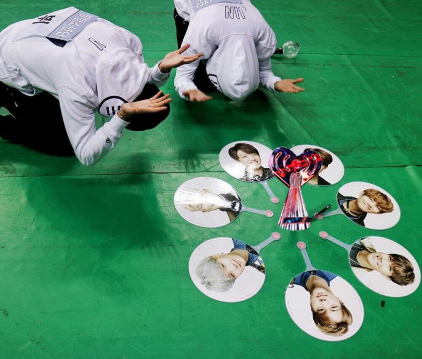 naisna1230's tweet photo. 막판 기도 간다!!!

I vote #YetToCome for #BestMusicVideo at the #iHeartAwards 2023 @BTS_twt https://t.co/LxYBLW5T40