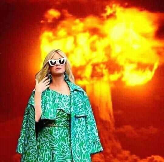 TeamKPVotes's tweet photo. 3 hours until the closing of the iHeart Radio Awards voting!

I'm voting for #KatyPerry for #FaveResidency at the #iHeartAwards https://t.co/36y67bRquR