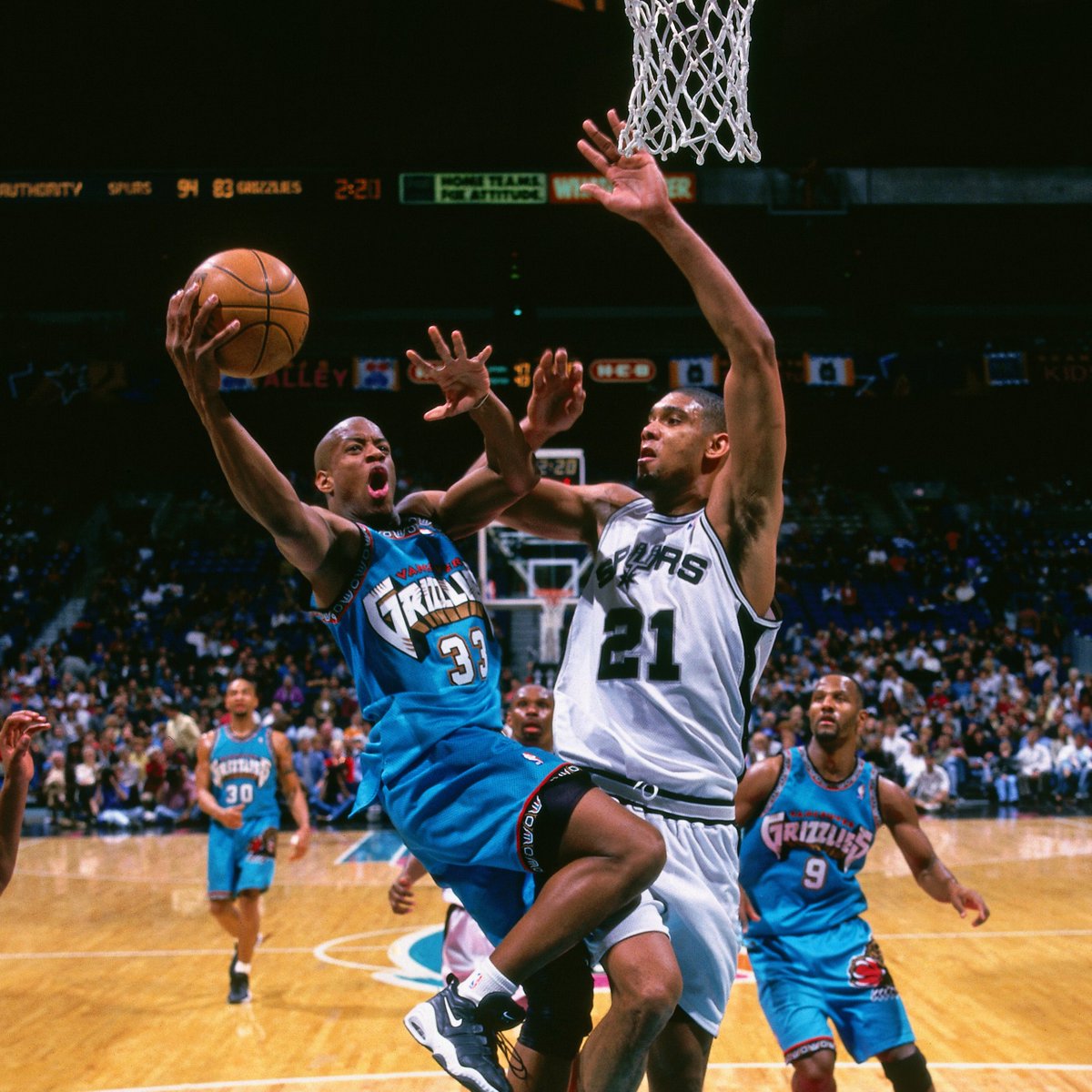 Walker Kessler is the first rookie with 5+ blocks in at least 10 games since Tim Duncan in 1997-98.