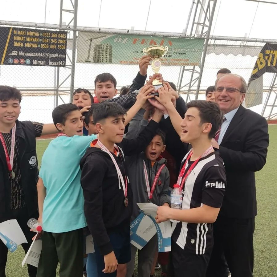 Ortaokullar Futsal Turnuvası ! Bütün okullarımızı,  öğrencilerimizi, öğretmenlerimizi tebrik eder, Destekleri için <a href="/KaymakamlKulu/">T.C. Kulu Kaymakamlığı</a> <a href="/KuluNver/">murat ünver 🇹🇷</a> Kulu İlçe  Gençlik Spor Müdürlüğümüze ve Kulu Arena Spor Kompleksine çok  teşekkür ederiz. <a href="/kuluilcemem/">Kulu İlçe Millî Eğitim Müdürlüğü</a> <a href="/konyamem/">Konya İl MEM</a>