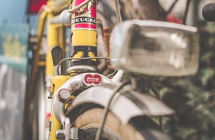 Das Fahrgefühl auf einem schönen vintage Peugeot Rennrad ist unvergleichlich. Das Geräusch der Schaltung und des Freilaufs… 🤩#peugeot #peugeotbike #stahlrahmen #retrofahrrad #vintagesports #vintage #retro #rennrad