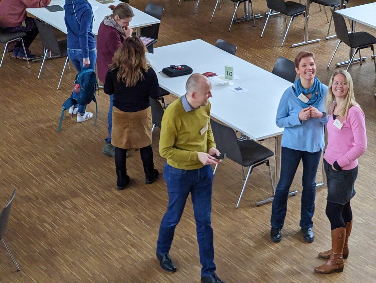 Seit 09:00 Uhr läuft das Modul 3 des Pilotvorhabens "#WIRkstatt Zukunft" 
@BezRegArnsberg im #Reinoldinum. 

Das heutige Thema ist die erweiterte Lehrkräfterolle im Kontext von #BNE2030 #ESDfor2030

#bethechange