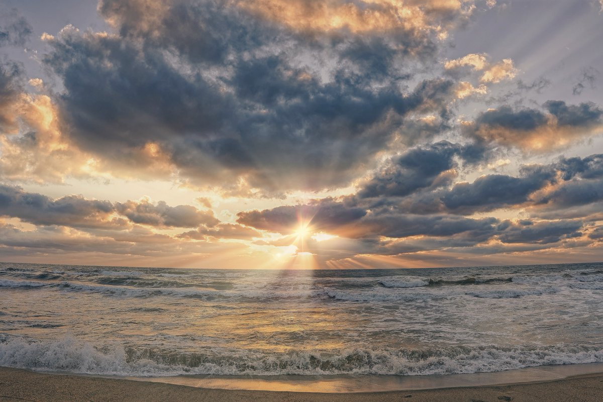 海の夕暮れ(*´꒳`*)毎度毎度海に来ている訳にゃんだけど変わらず素敵な光景を見せてくれて最高にゃ♪