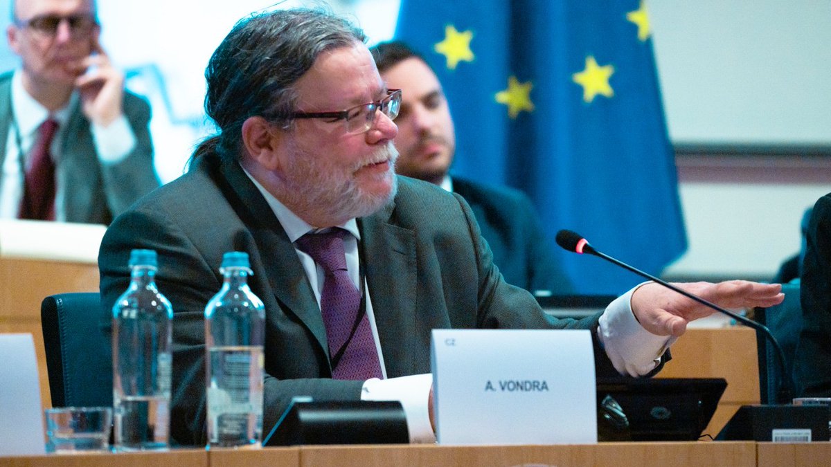 "The #Euro7 emissions standards – in their current form – are untenable for European industry.

"The needs of businesses and society and the competitiveness of our economies must not be neglected in the name of the #GreenDeal."

🗣️ ECR MEP <a href="/AlexandrVondra/">Alexandr Vondra</a>