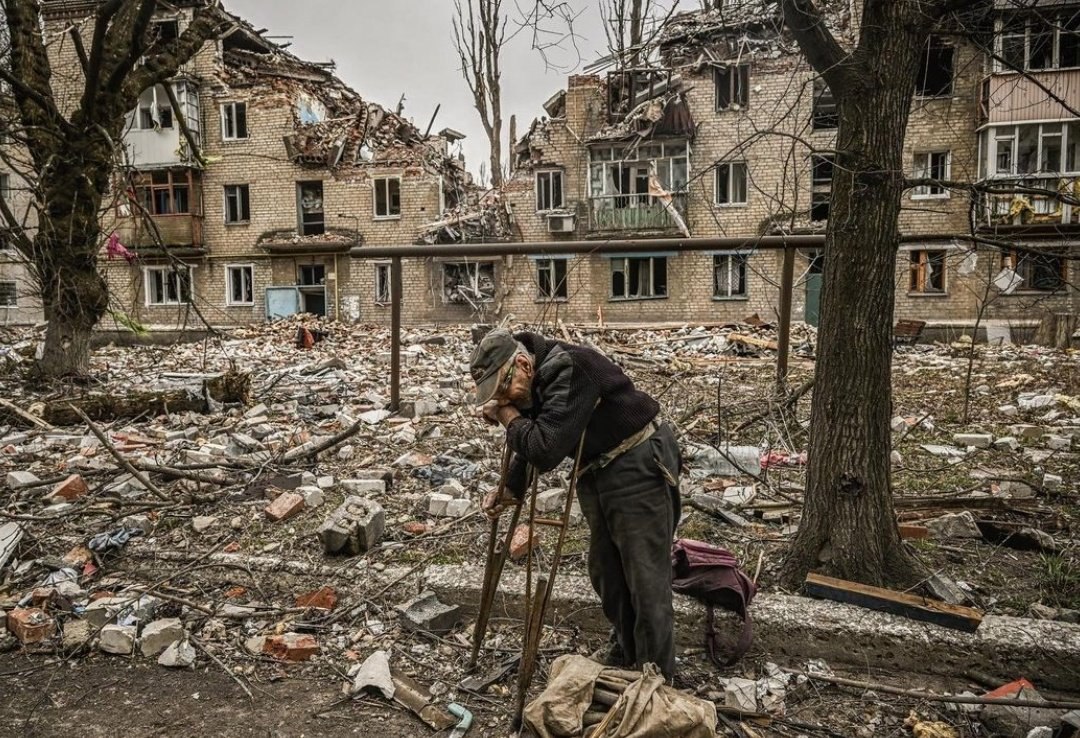 Gerashchenko_en's tweet photo. Instead of a thousand words.

Donbas, March 2023.

📷: @ArisMessinis https://t.co/CxmMzoiRfr