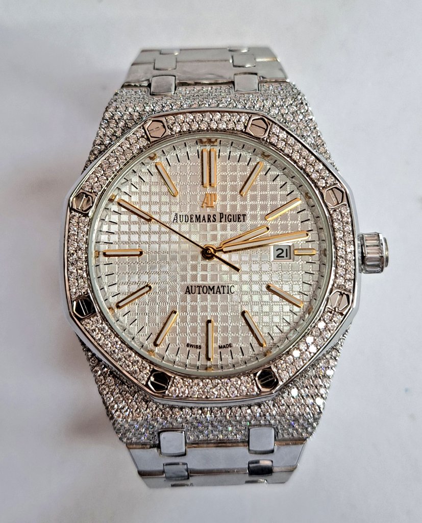 ctigems's tweet photo. Audemars Piguet Iced Out Automatic watch.

#audemar #watch #luxury #icedout #diamonds #diamond #beautiful #photooftheday #photography #round #preciousstones #jewelry #fashion #love #beauty https://t.co/IE2IWoToJk