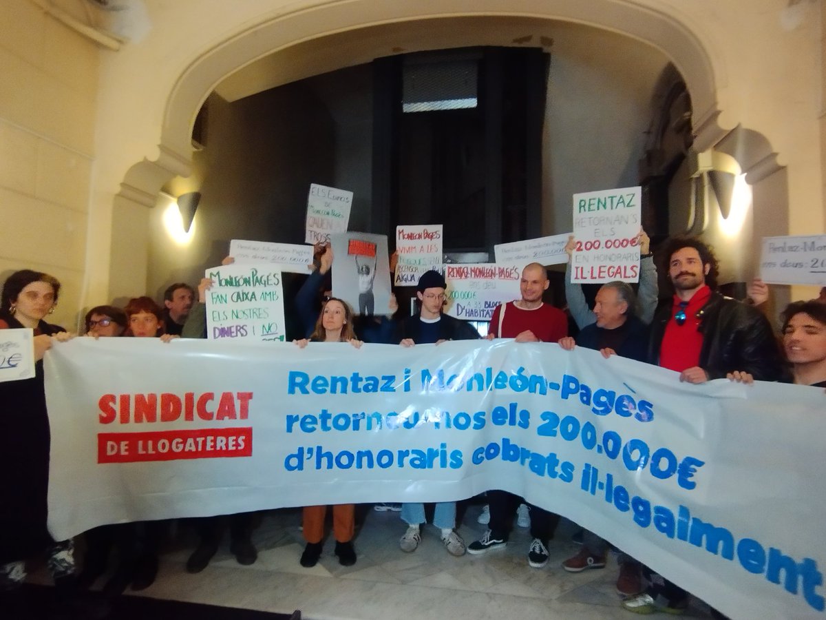 Sorpresa‼️

Ens hem plantat a les oficines de Rentaz per exigir que ens retornin més de 200.000€ en honoraris que han estafat a centenars de llogateres que vivim a pisos de la família Monleon-Pagès