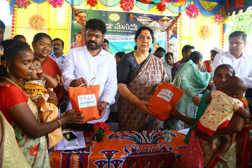 Satyavathi_BRS's tweet photo. అనంతరం 38 లక్షల ఐటిడిఏ నిధులతో గర్భిణీ లకు 3 నెలల వరకు అందించే పౌష్టికాహారాన్ని ప్రారంభించి, గౌ. సీఎం కేసీఆర్ గారి నాయకత్వంలో తెలంగాణ అభివృద్ధి, సంక్షేమంలో దూసుకెళ్తుందని  కార్యక్రమాన్ని ఉద్దేశించి మాట్లాడటం జరిగింది.

@KTRBRS @DayakarRao2019 @RaoKavitha @WCDTelangana https://t.co/Kr7uXOeKhW