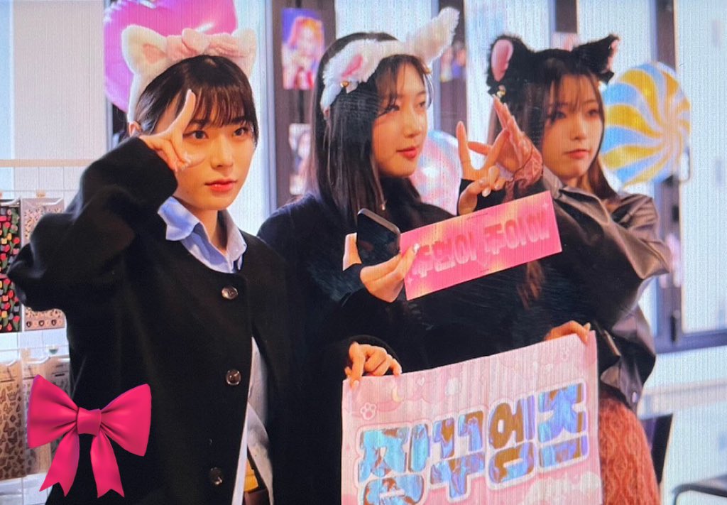 03_1224ring's tweet photo. うちらのカチューシャを各推しがつけてたのすごいミラクル🎀🎀🎀 https://t.co/ySA1M01tDT