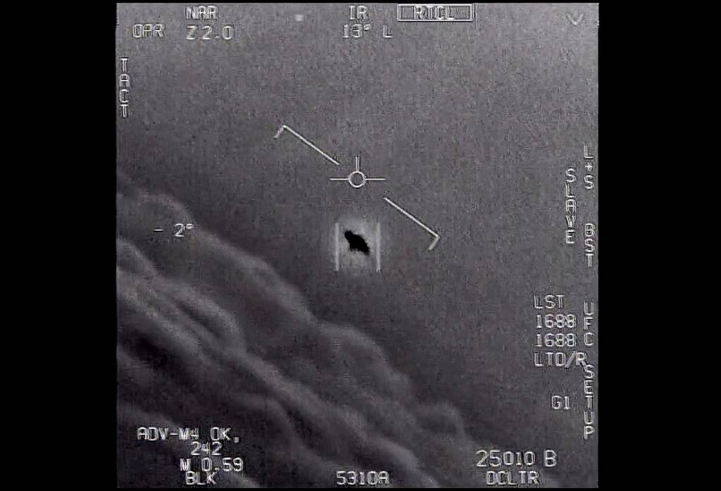 thepowermedium's tweet photo. Tucker Carlson Shares Bizarre Tale of Troops Dying from UFO Encounters - Military Times https://t.co/COtvGtCWjq https://t.co/Z2xA817C9r