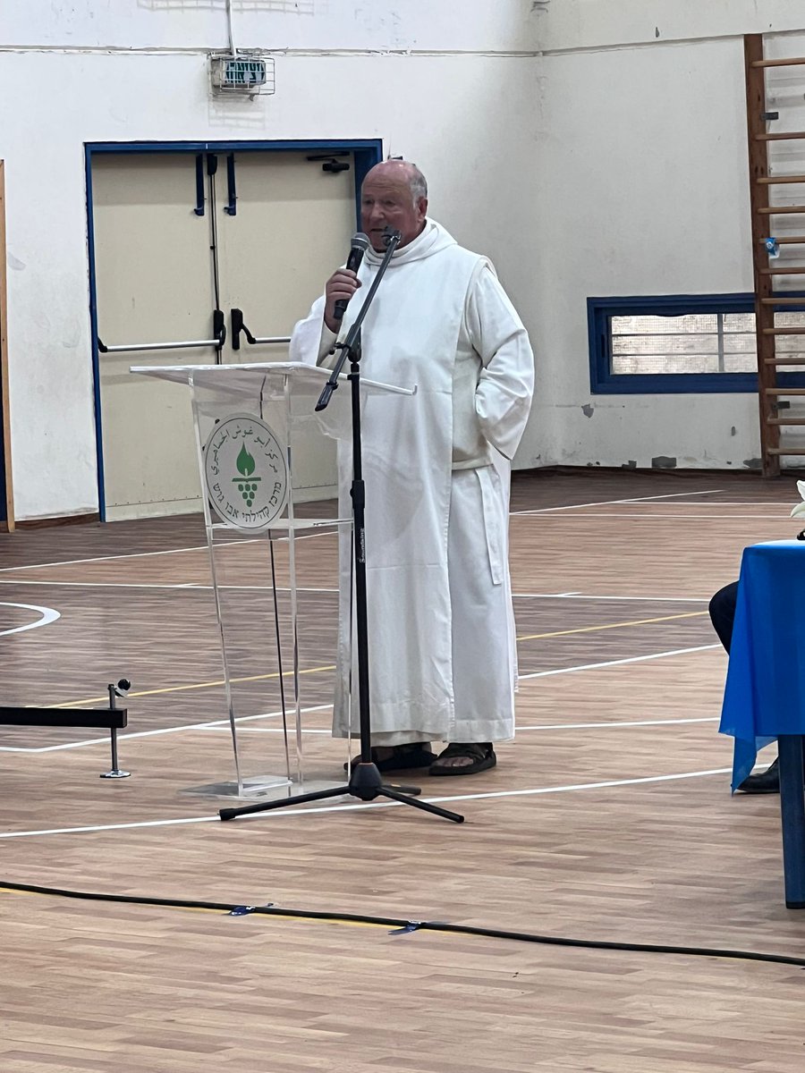 ConsistoireFr's tweet photo. Frère Olivier nous raconte une histoire touchante de coexistence entre juifs et chrétiens puis @HaimKorsia le grand Rabbin de France conclut cette rencontre.
#conventionconsistoire #conventionCDF
@ElieKorchia https://t.co/xCGJ0FXaml
