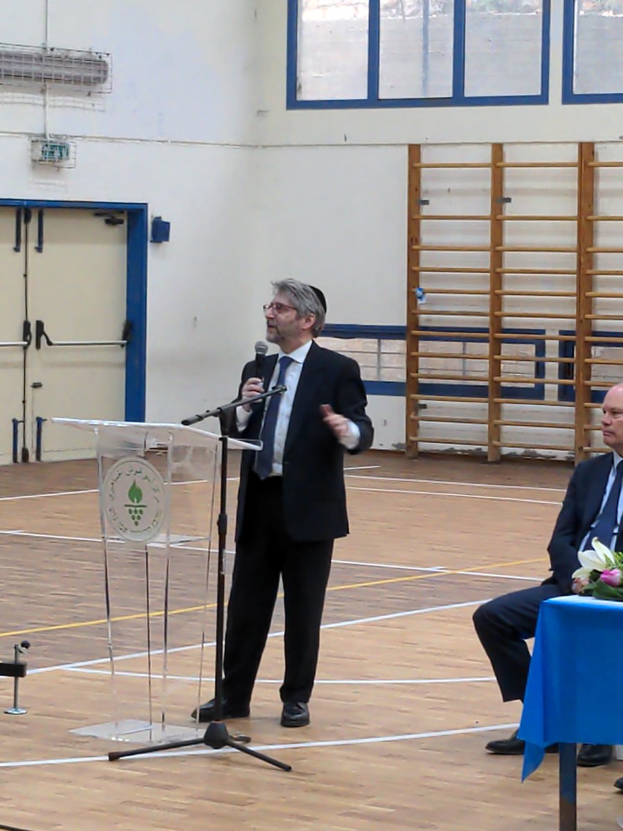 ConsistoireFr's tweet photo. Frère Olivier nous raconte une histoire touchante de coexistence entre juifs et chrétiens puis @HaimKorsia le grand Rabbin de France conclut cette rencontre.
#conventionconsistoire #conventionCDF
@ElieKorchia https://t.co/xCGJ0FXaml