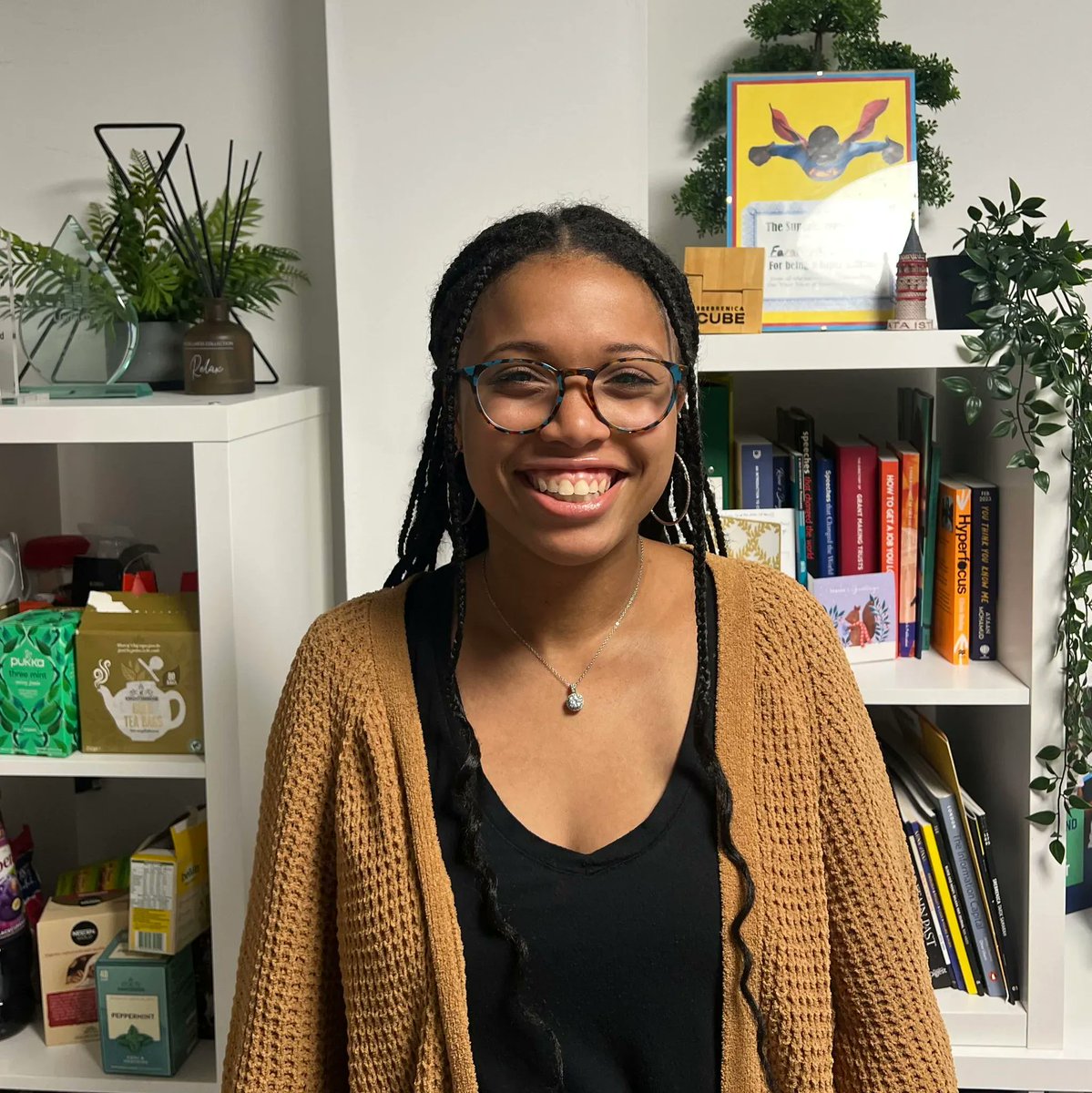 You_Press's tweet photo. Welcome to Chloe, our new intern that has joined us from the USA (with @fiestudy_abroad) 💻😃
During her time with us she will be completing various tasks including generating creative ideas, writing and social media.
#internships #internationalinternships #internwithus https://t.co/jNmRho6Qk6